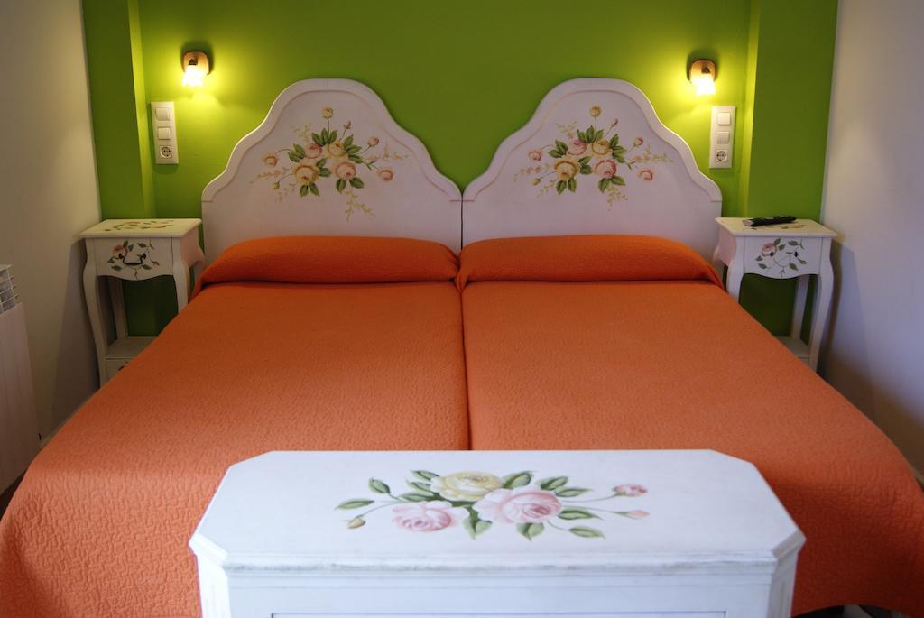 Hostal Penacardena Igea Exterior photo